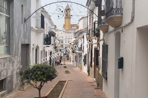 street scene old town estepona